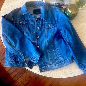 Banana Republic denim jacket, gently used. Excellent condition.
